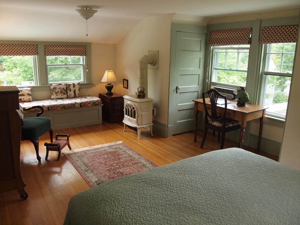 Belmont Inn Camden Room photo