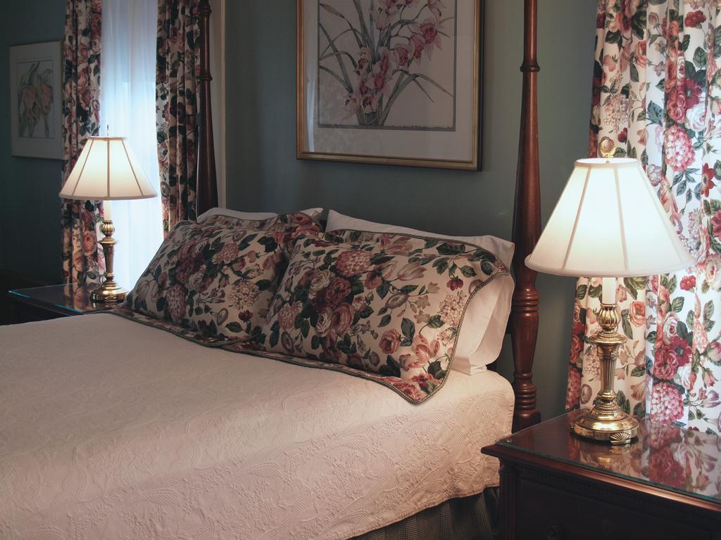 Belmont Inn Camden Room photo