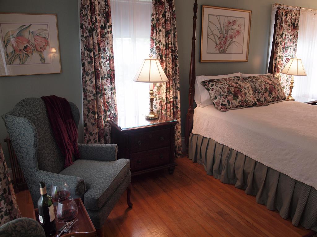 Belmont Inn Camden Room photo