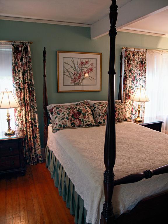 Belmont Inn Camden Room photo