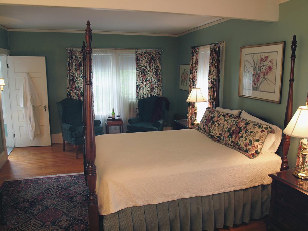 Belmont Inn Camden Room photo