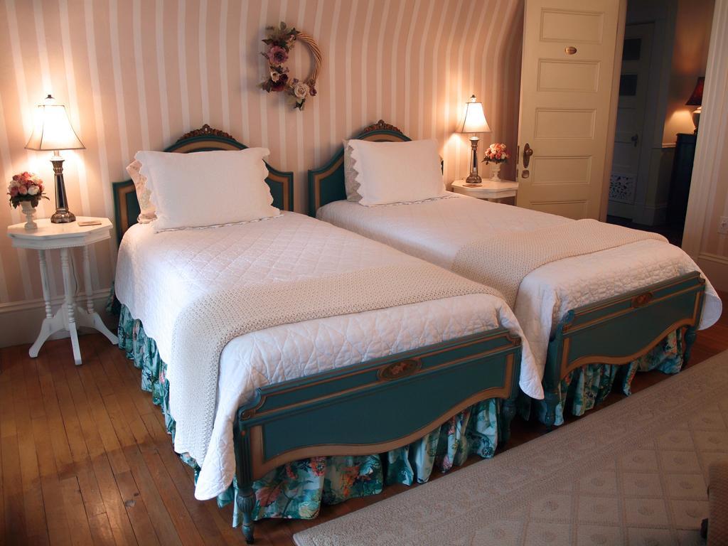 Belmont Inn Camden Room photo